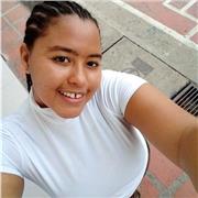 Profesora de cocina, enseñando a personas de todas las edades a adentrarse en el campo gastronómico